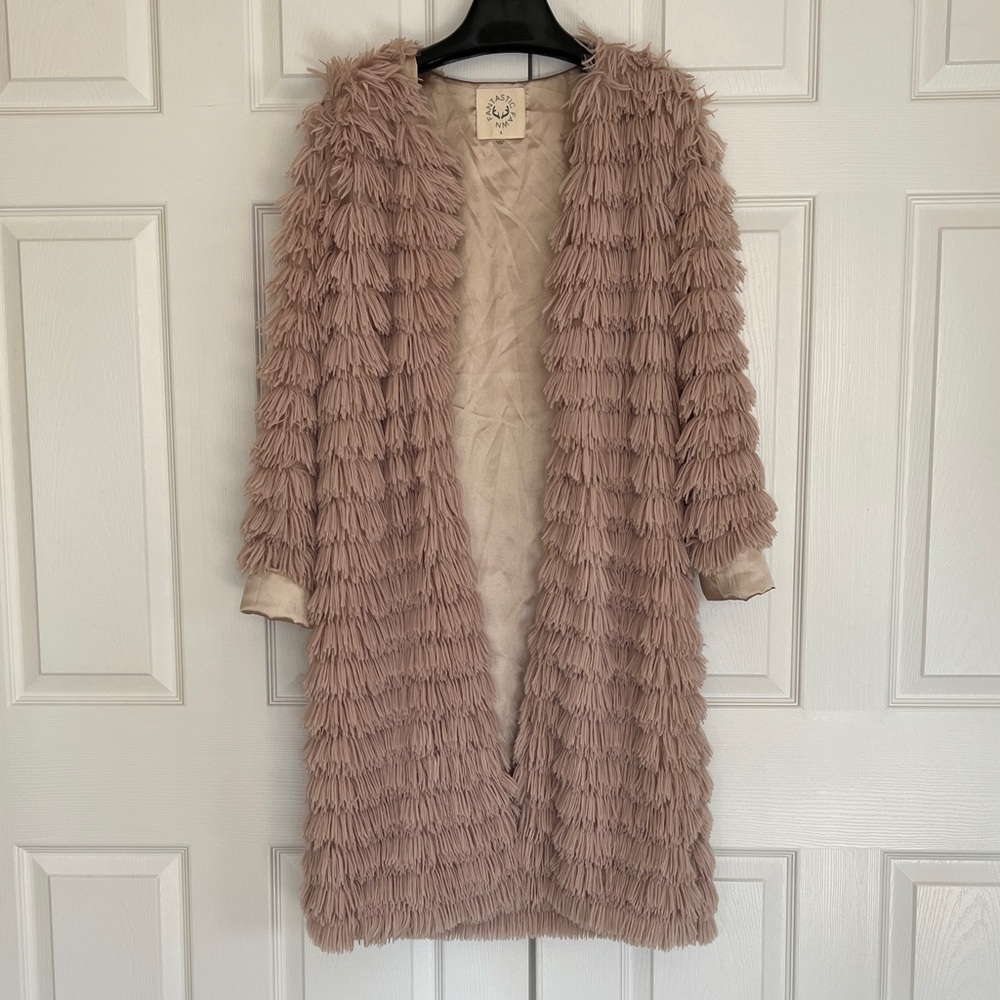 Fantastic Fawn Textured Tan Shaggy Tiered Faux Fur Open  Coat Statement Piece